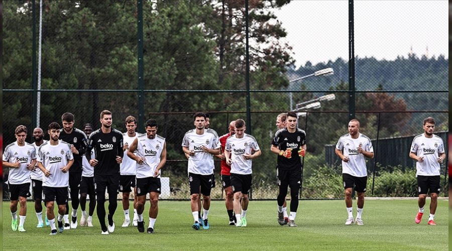 Be�ikta� ya�mur alt�nda �al��t�