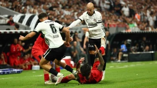 Be�ikta��tan derbi �ncesi g�vde g�sterisi