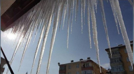 Bingl'de buz sarktlar 1 metreyi buldu