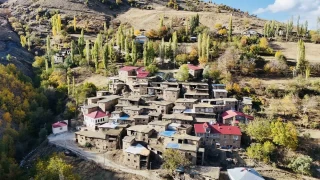 Bitlis'in tarihi taş evlerinde sonbahar güzelliği
