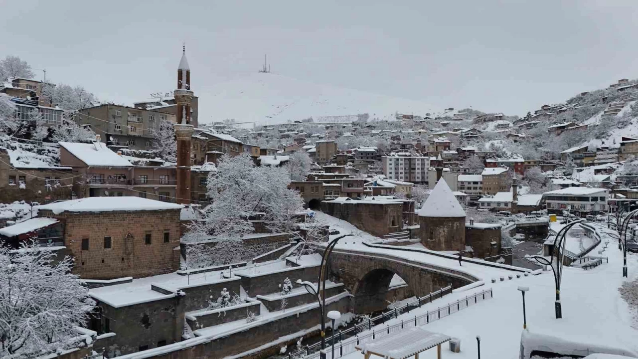 Bitlis'te karla gelen güzellik