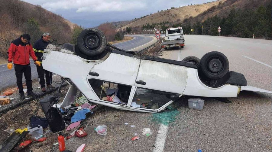 Bolu'da takla atan otomobil hurdaya dnd