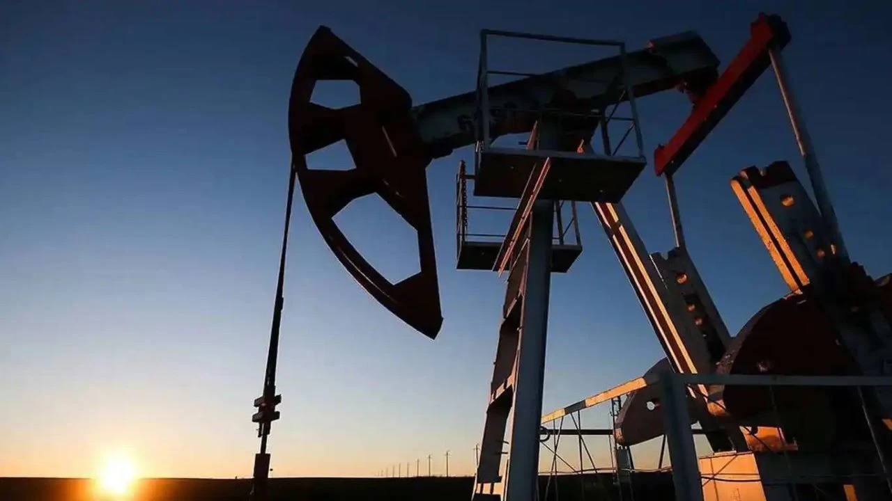 Brent petrol�n varil fiyat� 72.74 dolar