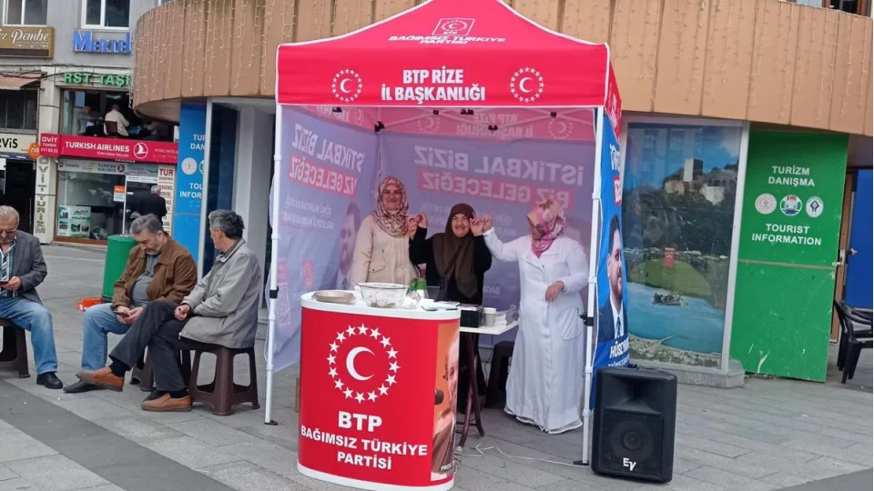 BTP Rize �l Ba�kanl��� kent meydan�nda stant a�t�