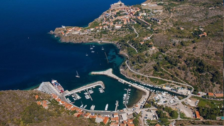 Bu ada elektriğini, suyunu yüzde 100 kendi üretiyor