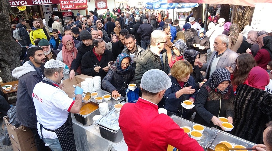 Bu �orba y�lda bir kez pi�iriliyor