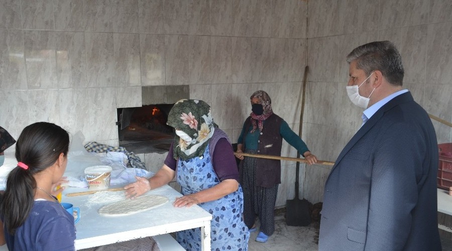 Bnyanl kadnlar ekmeklerini mahalle frnnda piiriyor