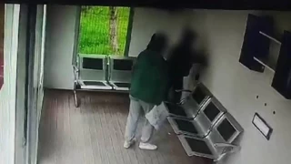 Bursa'da akıllı duraklara saldıran şüphelilerin görüntüleri ortaya çıktı
