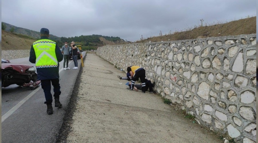 Bursa'da otomobil tıra arkadan çarptı: 4 yaralı