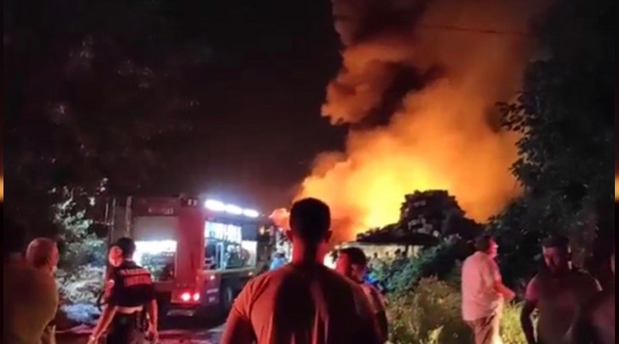 Bursa'da so�uk hava deposunda b�y�k yang�n