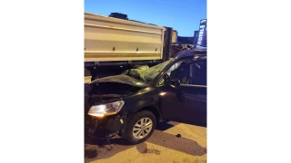 ankr'da hafif ticari ara park halindeki kamyona arpt: 2 l, 3 yaral