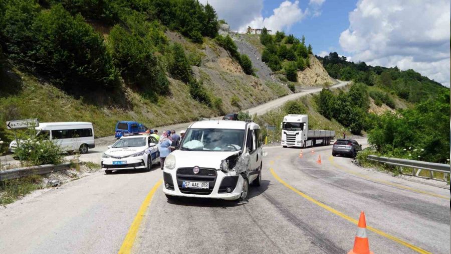 Cenaze yolunda kaza: 9 yaralı