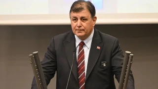 CHP'den istifa eden �zmir B�y�k�ehir Belediye Ba�kan� Cemil Tugay, yeni partisini a��klad�