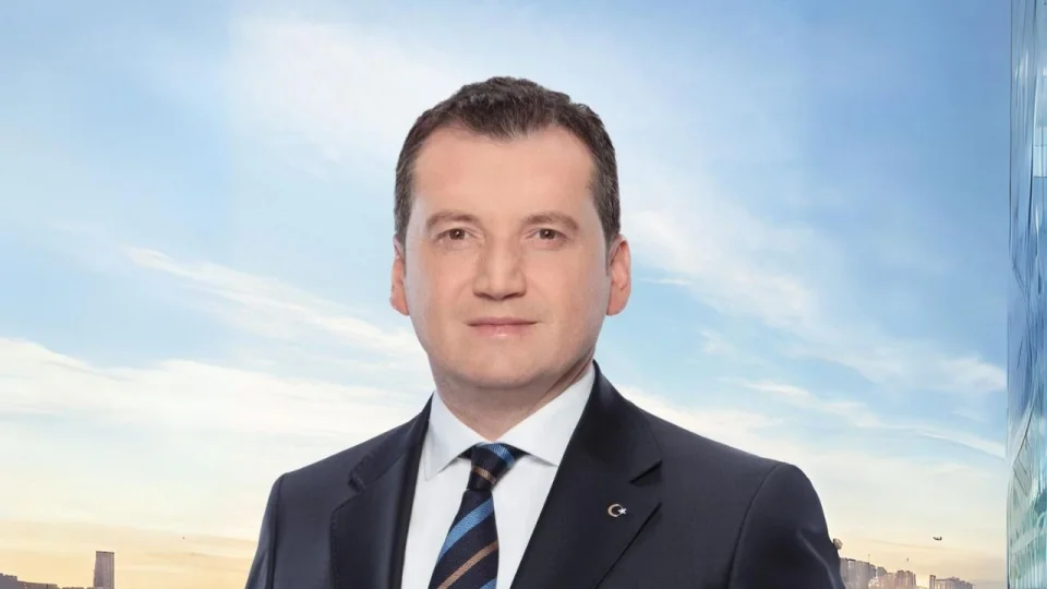 CHP'li Silivri Belediye Başkanı Bora Balcıoğlu'nun da aralarında bulunduğu 17 kişi yolsuzluk soruşturması kapsamında gözaltına alındı