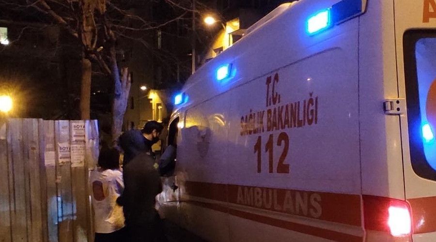 Cinnet ge�iren gen� kendini b��akla yaralad�