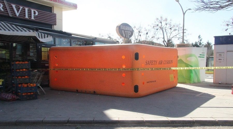 �ocuklar� g�sterilmeyince intihara kalk��t�