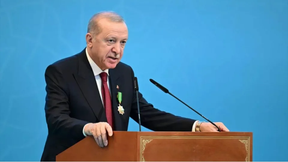 Cumhurbaşkanı Erdoğan, CHP'de yaşananları "salon kapma savaşı" şeklinde tanımladı