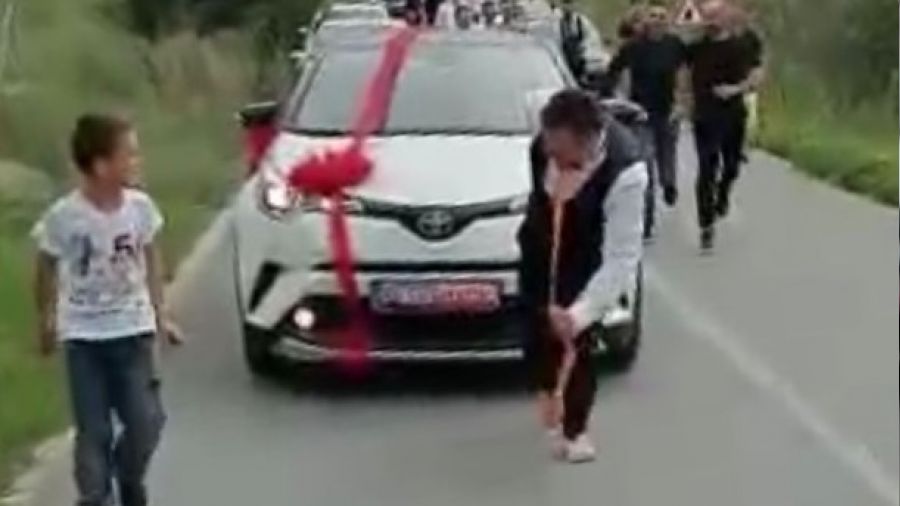 Damada işkence gibi adet