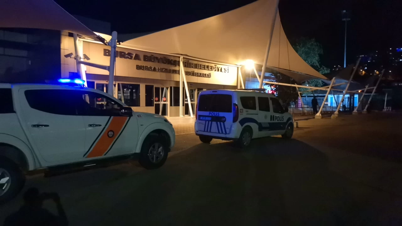 Deniz otob�s� tuvaletinde erkek cesedi bulundu