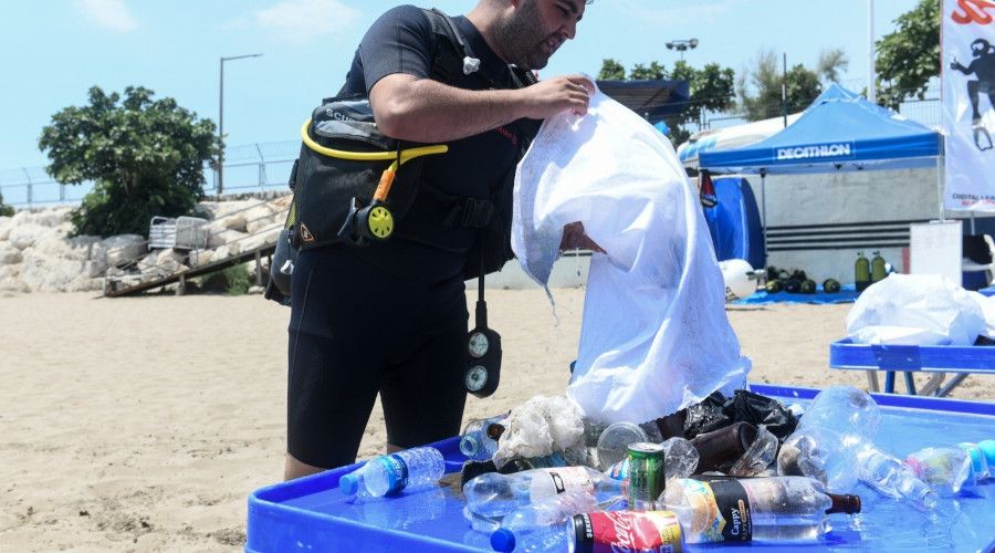 Denizden 4 saatte kilolarca at�k ��kar�ld�