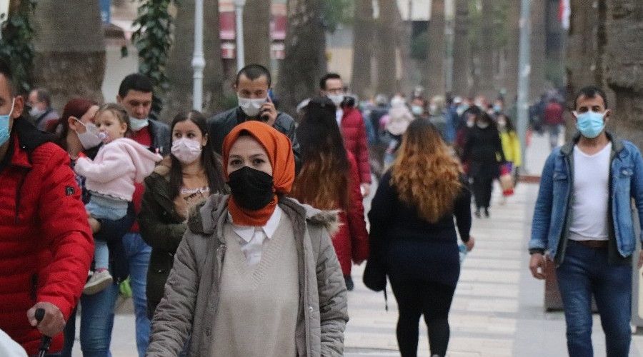 Denizli'de sosyal mesafe unutuldu