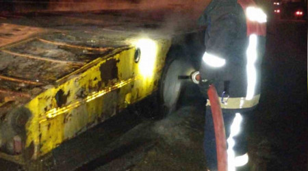 Deprem blgesine yardma giden i makinas yand