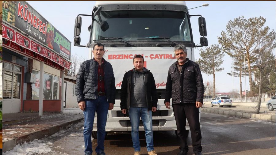 Deprem b�lgesine yonca balyas� deste�i