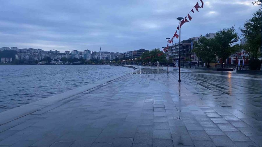 Deprem kendini bu sefer Çanakkale'den gösterdi