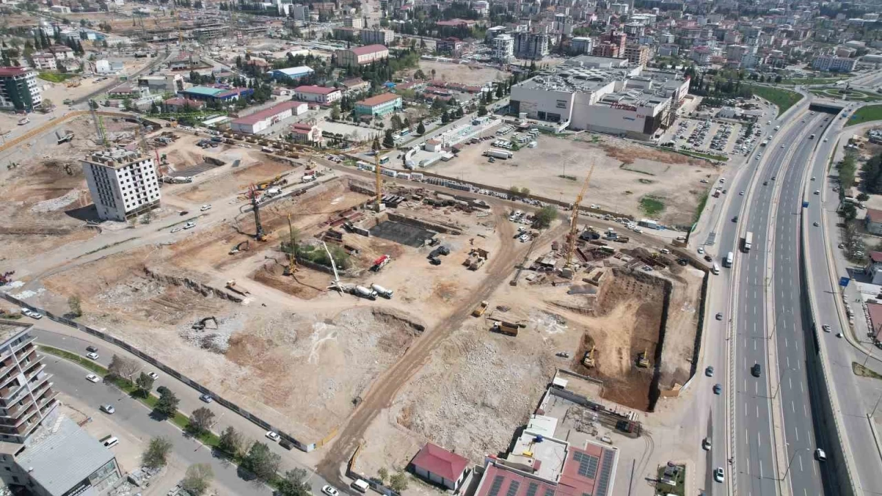 Depremin simgesi Ebrar Sitesi'nde yerinde d�n���m