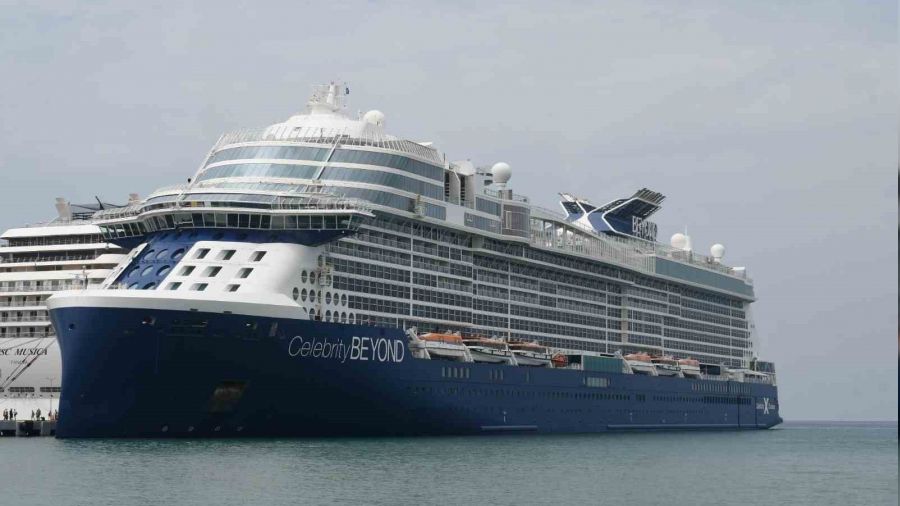 Dev gemi ile Kuşadası'na 2 bin 957 turist geldi