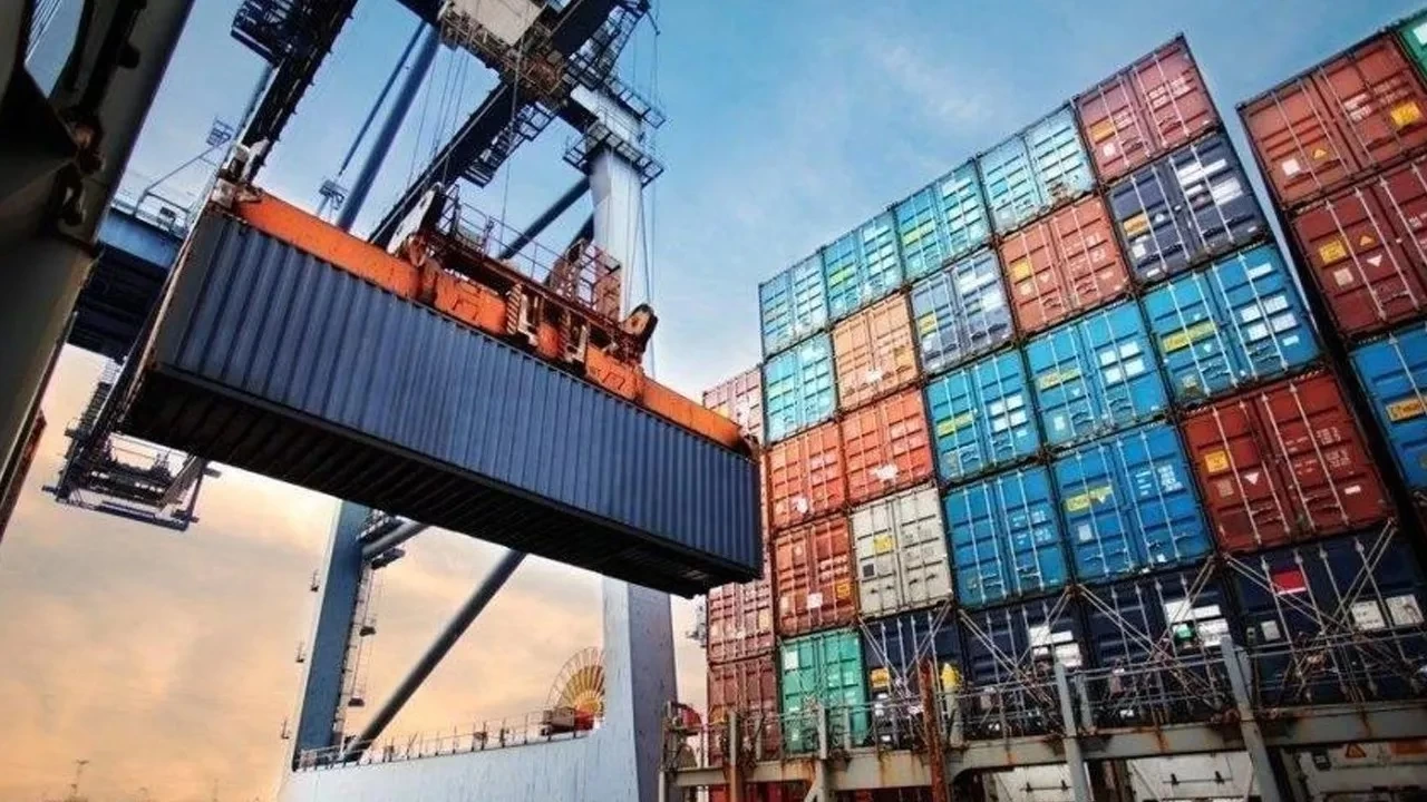 Dış ticaret açığı kasım ayında azaldı
