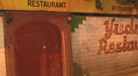 Diyarbakır'da restorana ateş açan şahıslar polisle çatıştı