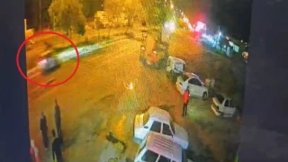 Diyarbakır'da yoldan geçmek isteyen genç kıza otomobil böyle çarptı