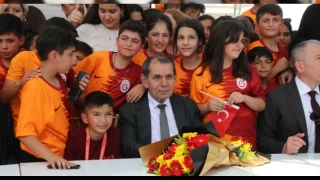 Dursun Özbek'ten deprem bölgesi özel ilgi