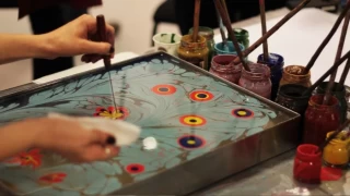 Ebru sanatı: Su üzerinde renklerin dansı
