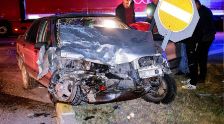Edirne'de otomobil ile tır çarpıştı