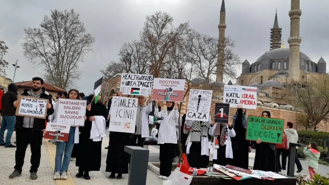 Edirne'de tıp fakültesi öğrencilerinden, İsrail'e tepki yürüyüşü
