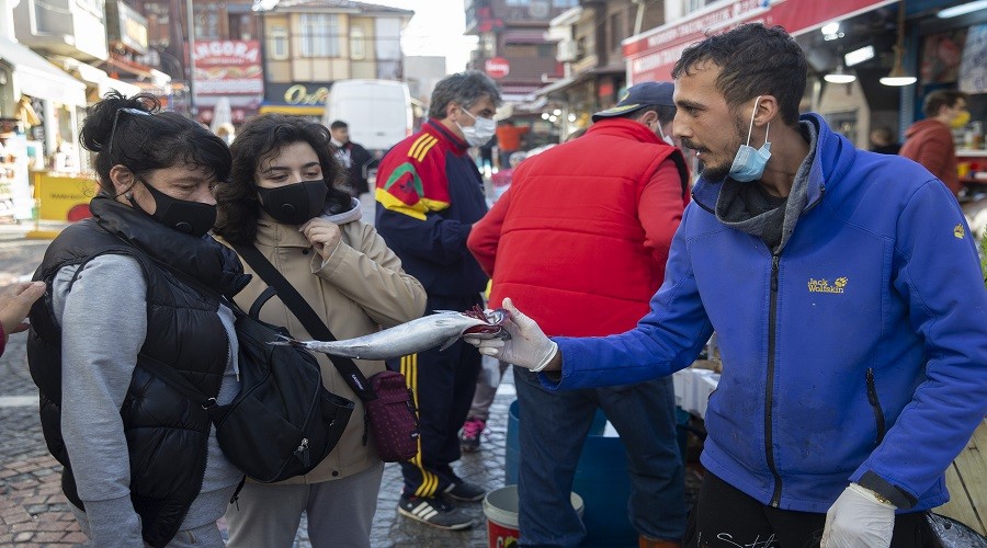 Edirne'deki cuma pazar�n�n bal�klar�na Bulgar talebi yo�un