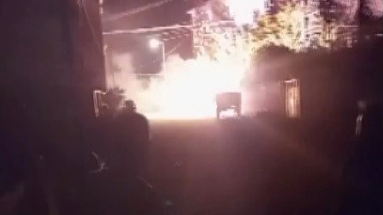 Elektrik tellerindeki patlamalar geceyi g�nd�ze �evirdi