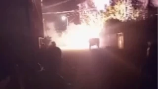 Elektrik tellerindeki patlamalar geceyi gndze evirdi