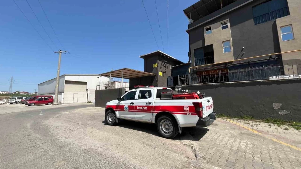 Elini makineye kaptıran fabrika işçisi kadın yaralandı