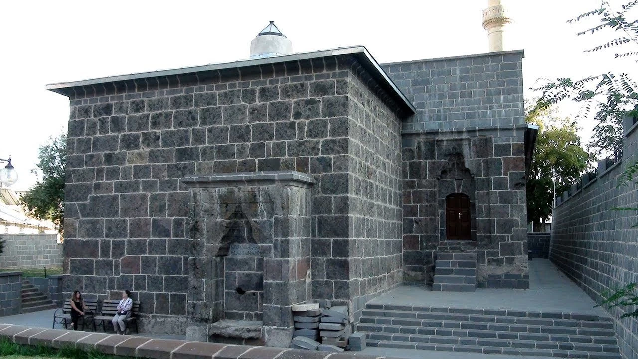 Elti Hatun Camii: Her taşında bir hikâye, her kemerinde bir dua gizli