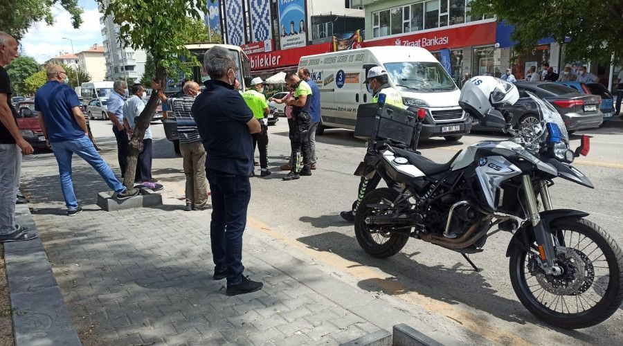 Emekli maaşını çektikten sonra minibüs çarptı, hayatını kaybetti
