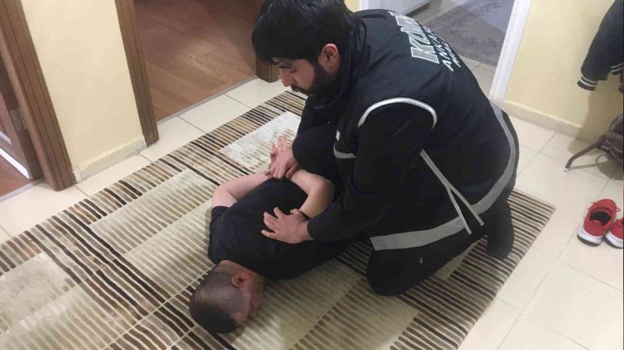Emeklileri dolandıran çete çökertildi