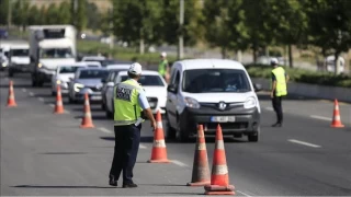Emniyet ve trafik ekiplerince bir haftada 403 bin 49 srcye ilem yapld