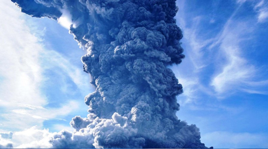 Endonezya'da yanarda patlad