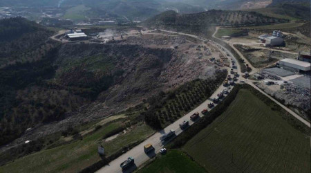 Enkaz taşıyan hafriyat kamyonları kuyruk oluşturdu
