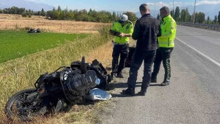 Erzincan'da bariyere arpan Rus motosiklet srcs ld