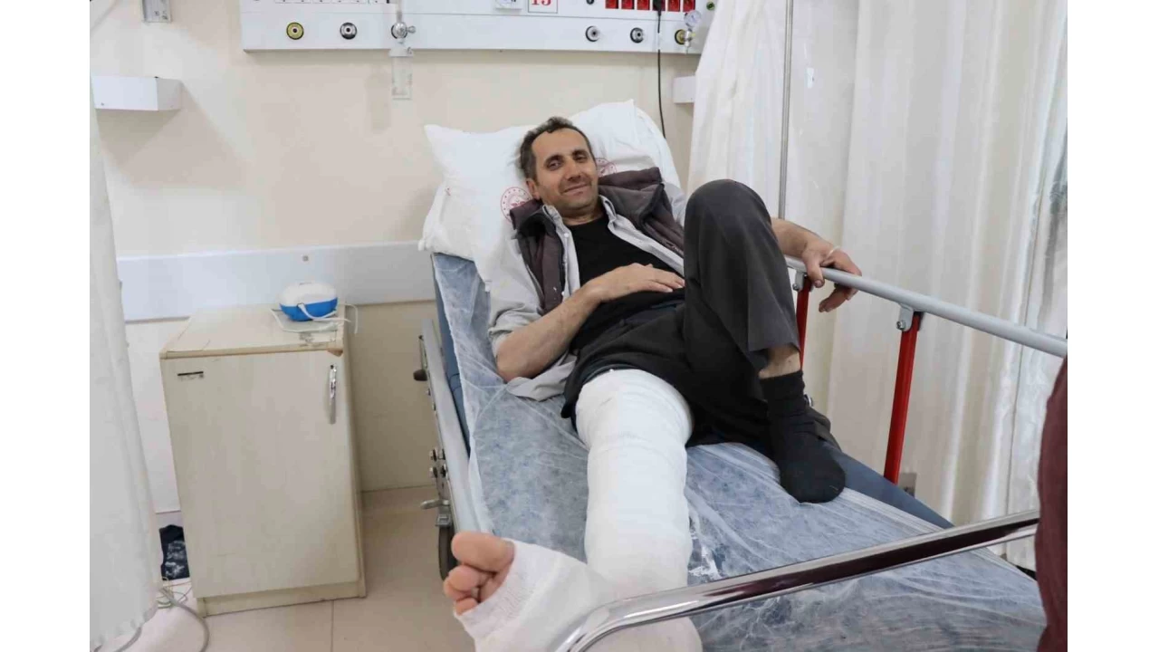 Erzurum'da üzerine kurbanlık düşen adamın ayağı kırıldı
