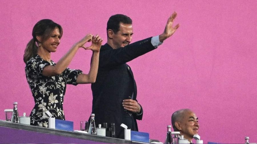 Esad ve eşi sporcularını böyle selamladı
